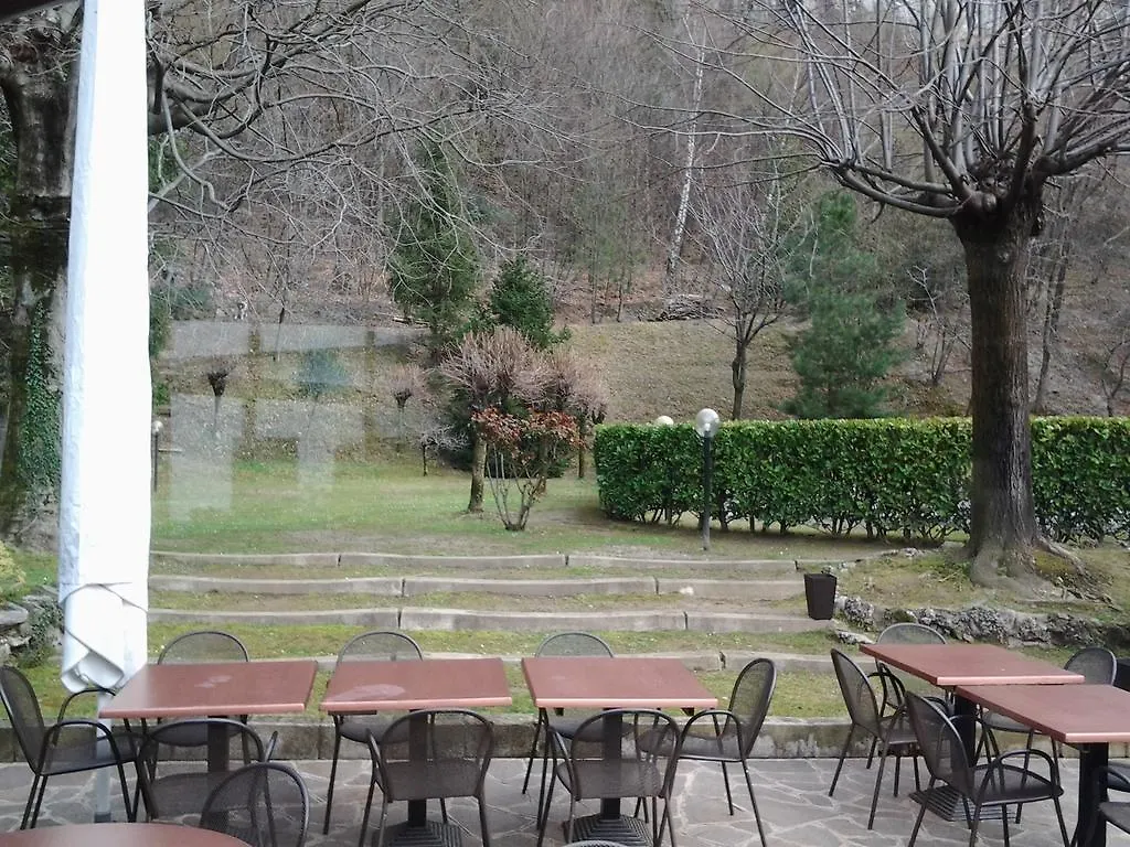 بيت ضيافة فندق اباديا لاريانافي  Trattoria I Bodega إيطاليا
